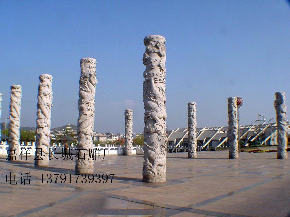 广场石雕龙柱